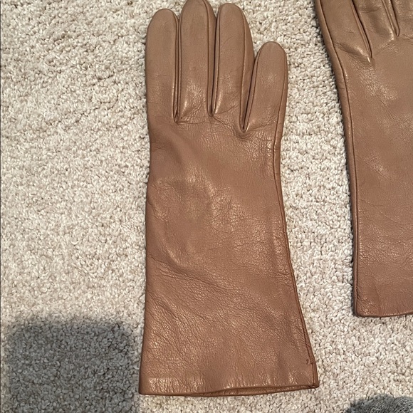 Lord & Taylor Classic Tan Leather Gloves With Silk Lining- vintage. NWOT - Picture 5 of 7